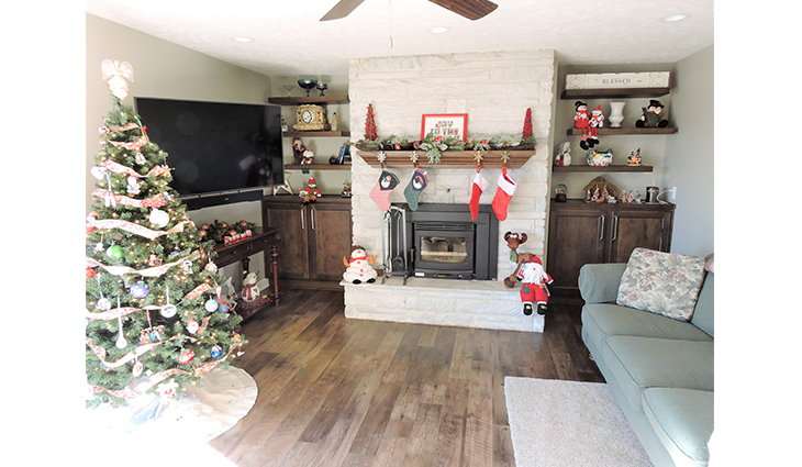 Living room decorated in vintage Christmas decorations