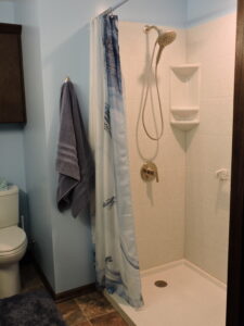 Walk-in shower with small shelving
